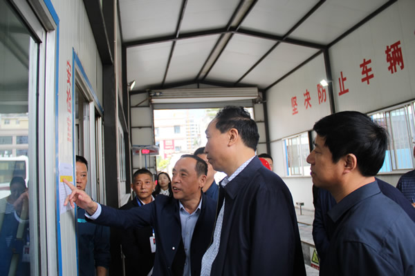 市安委辦主任、安監(jiān)局局長李永宏一行到隴運集團公司檢查指導(dǎo)工作