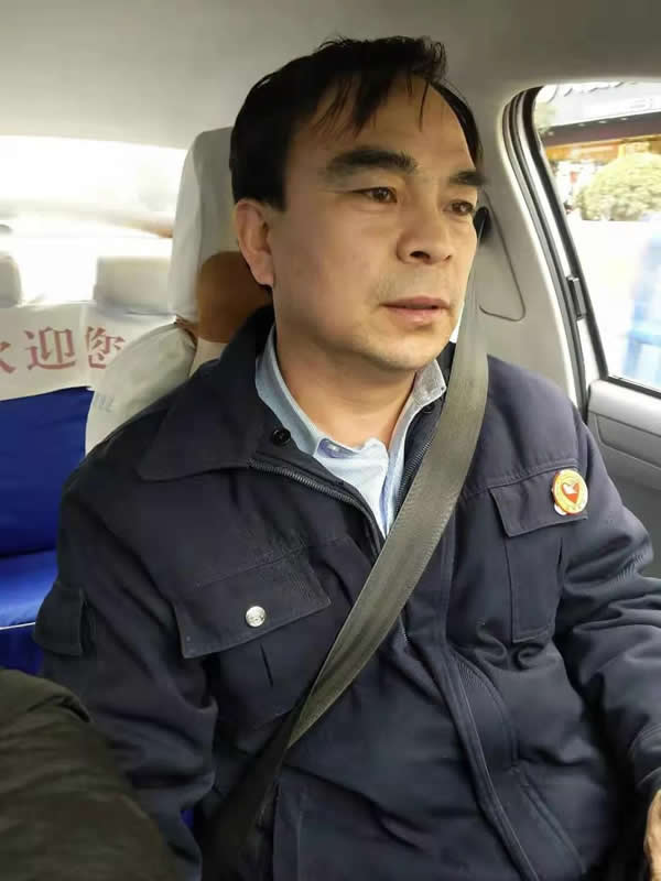 【拾金不昧】為隴運集團潤祥出租車公司駕駛員“王劉德”點贊??！