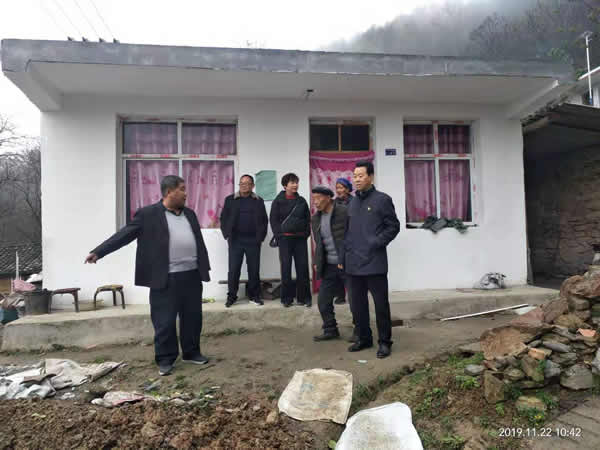 隴運(yùn)集團(tuán)公司開展“解難題、辦實(shí)事、送溫暖”主題黨日活動(dòng)